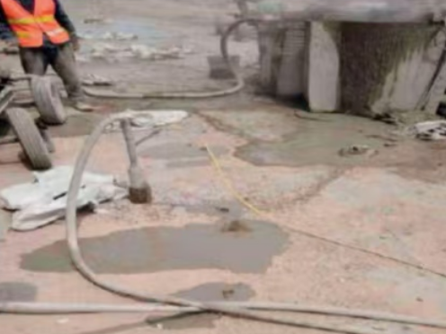 秦安水泥混凝土路面板底注浆技术 路面脱空注浆整治方案